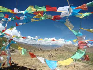 Tibet-pass-flags
